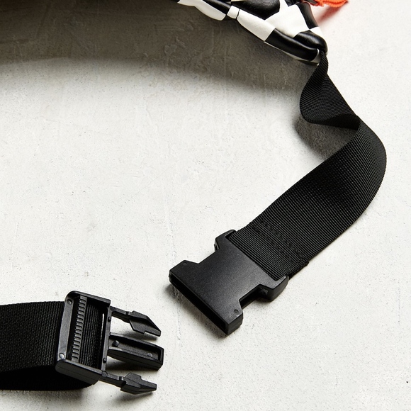 UO UrbanOutfitters Crossbody 2.0 Fanny Pack Sling - Picture 4 of 6
